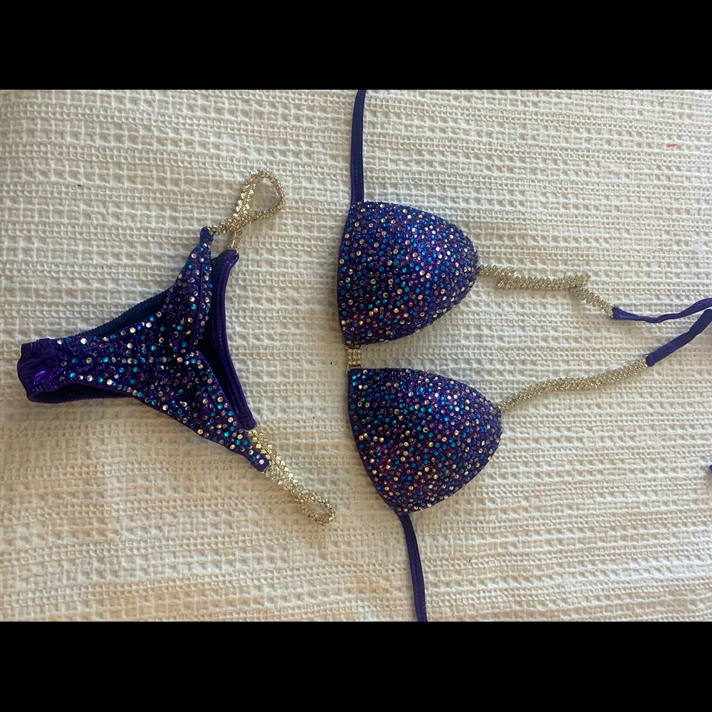 Bikini competition suit